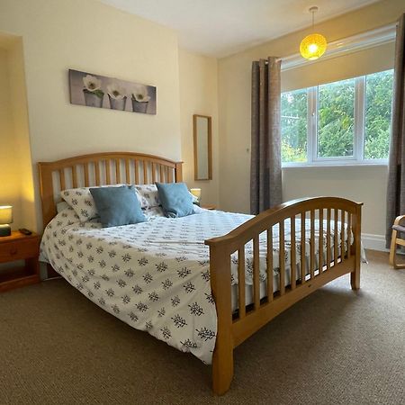 Large 5 Bed House In Scarborough Near The Beach, Large Garden & Hot Tub Exterior photo