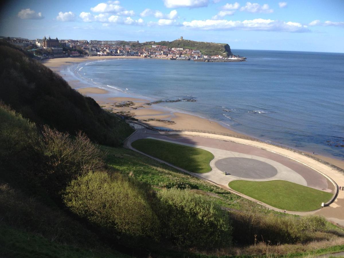 Large 5 Bed House In Scarborough Near The Beach, Large Garden & Hot Tub Exterior photo